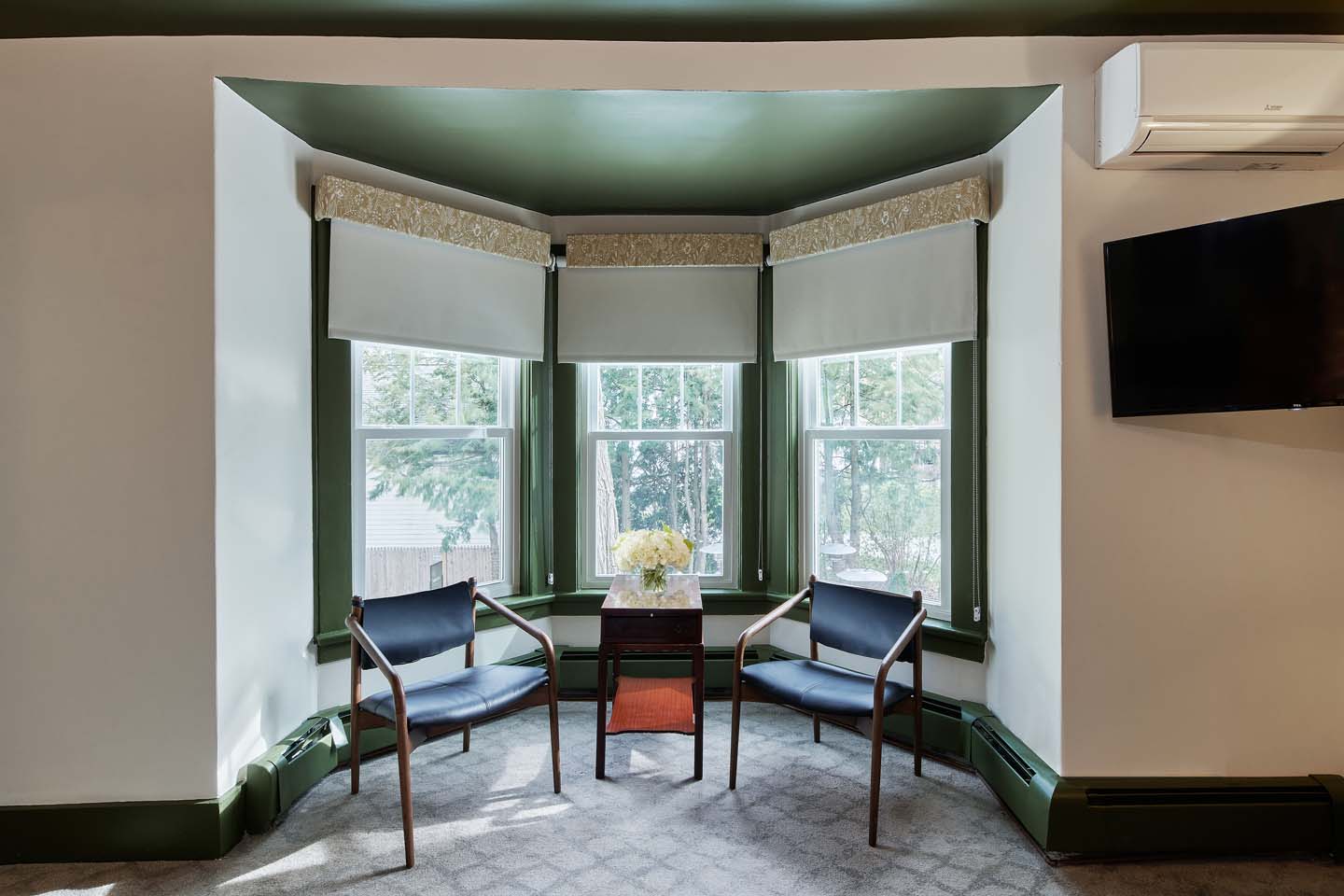 Bay window sitting area with leather chairs